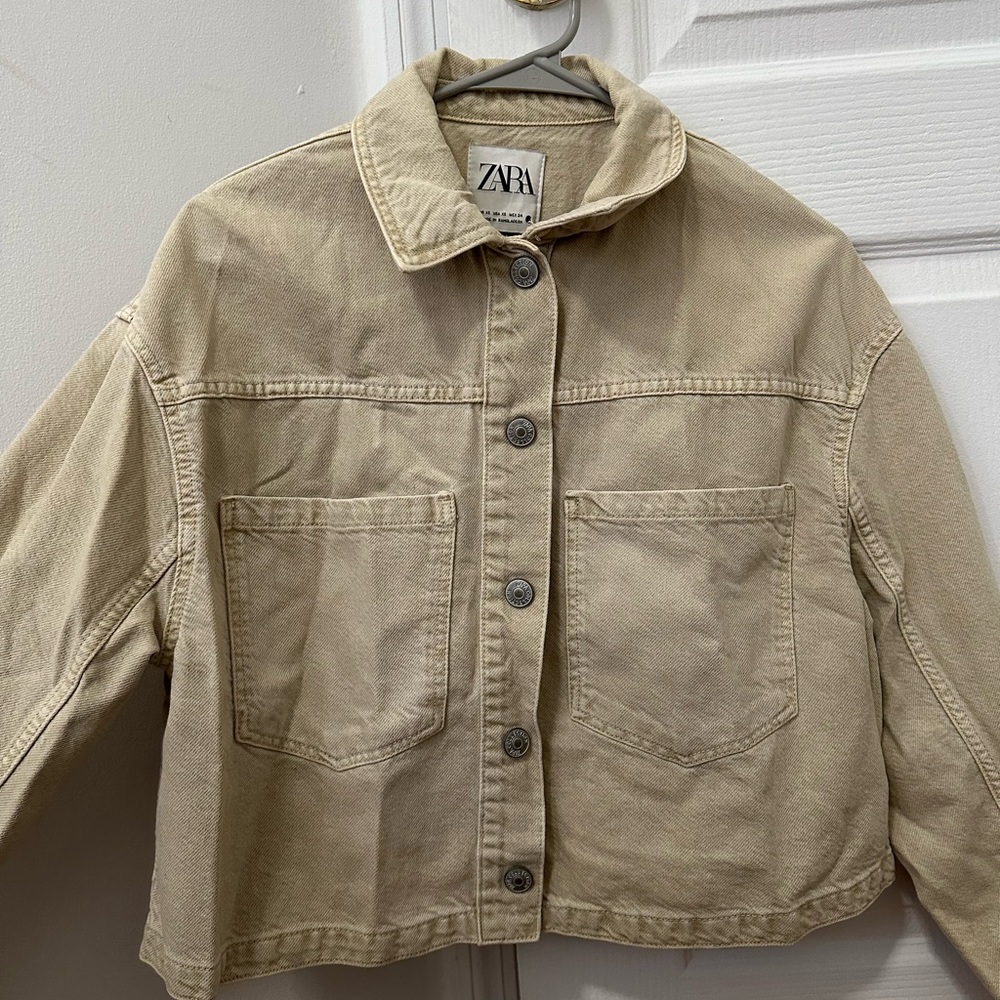 Zara denim jacket —— size XS (fits S) —— color kaki